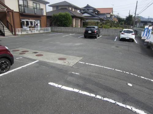 シャンティーB棟 駐車場