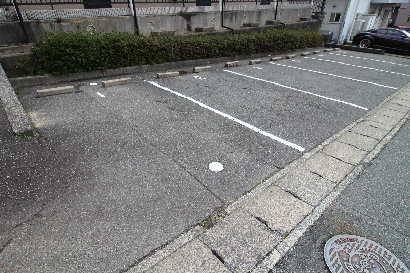 セジュール美樹 駐車場