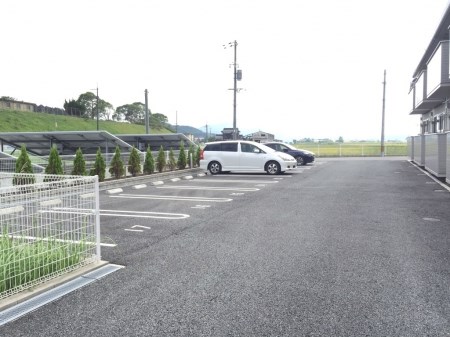アクシス 駐車場