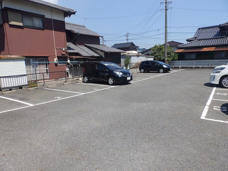 セジュ－ルくらま　B棟 駐車場