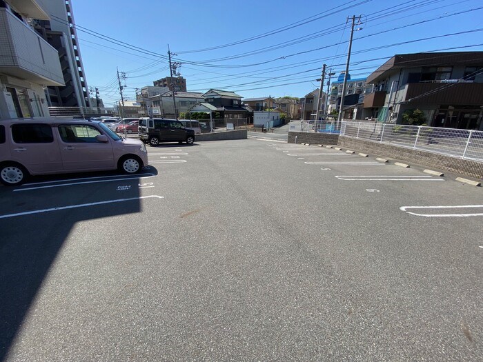 メゾン・ド・クゥイン　ディチ・ホウェール 駐車場