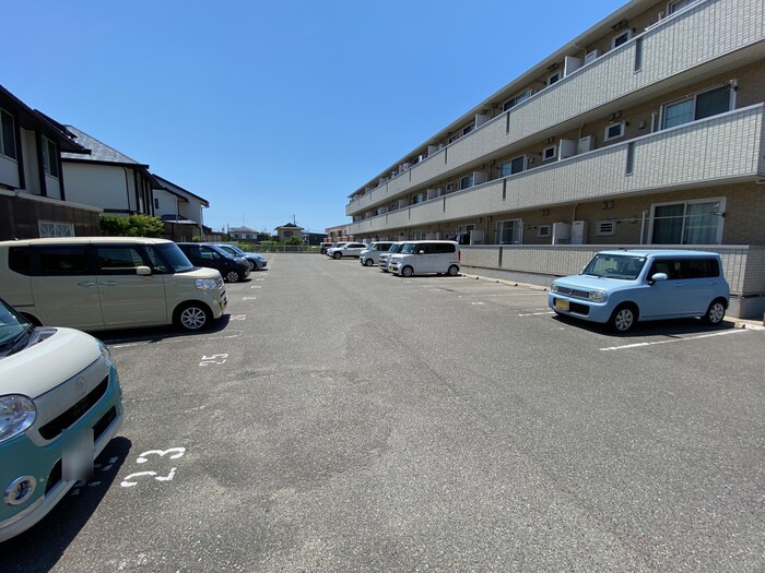 オッツ センチュリー 駐車場