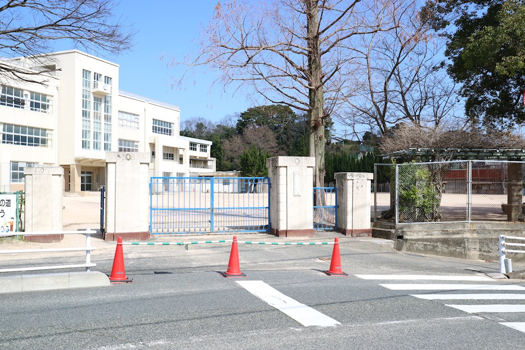 シャトー千枝 下関市立文関小学校
