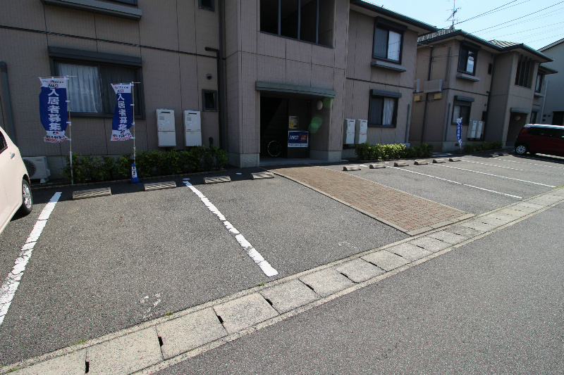 シャーメゾン　ダンディライオン　Ｂ棟 駐車場